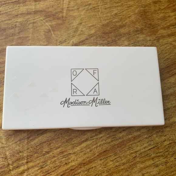 Ofra eyeshadow palette - Picture 2 of 2